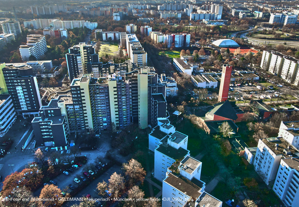 18.11.2020 - Marx-Zentrum und Wohnanalge Karl-Marx-Ring 52-62 in Neuperlach